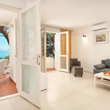 Fontana ホテル 2*